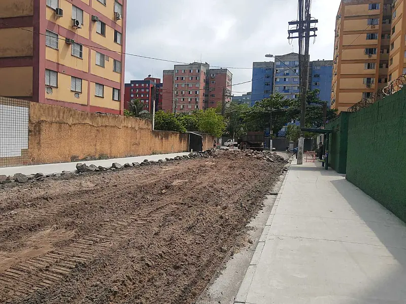 Começam os serviços para a renovação asfáltica em mais uma rua do Saboó, em Santos