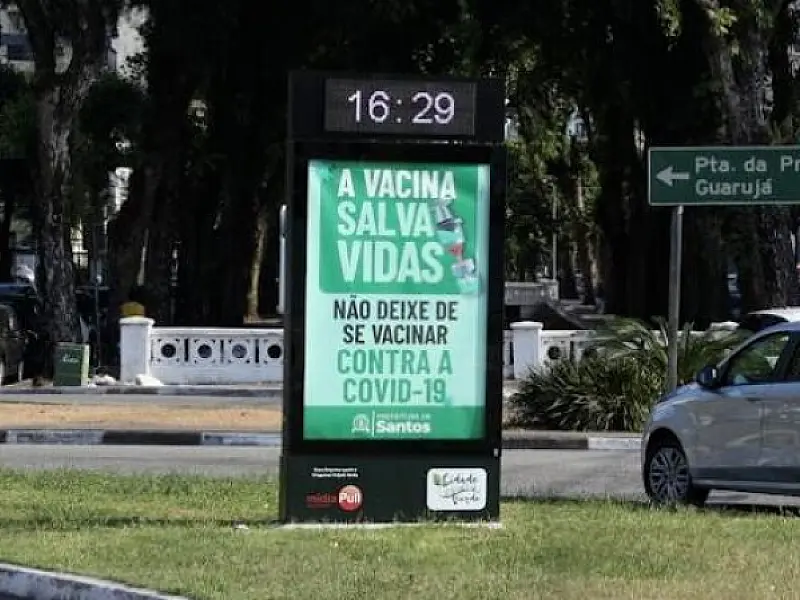 Totens com relógios digitais já estão funcionando em Santos