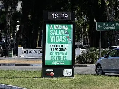 Totens com relógios digitais já estão funcionando em Santos