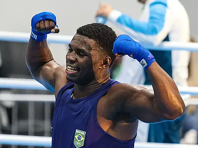Wanderley Pereira avança à final e Shuga é bronze no Mundial de Boxe