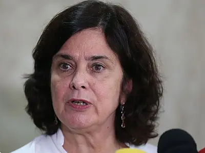 Ministra defende cooperação científica entre Brasil e França
