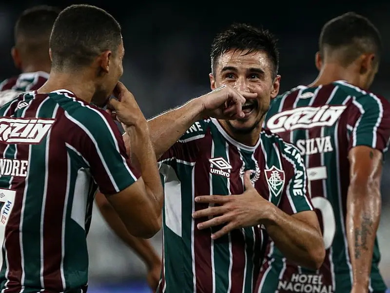 Fluminense vence clássico com Botafogo de virada