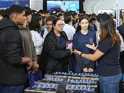 EXPOCAMPS 2025 reúne estudantes e universidades da Baixada Santista em feira de profissões