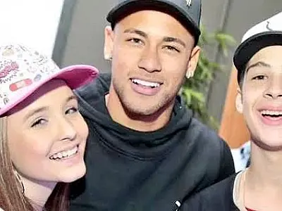 'Não tenho tempo para dois ficantes', afirma Larissa Manoela