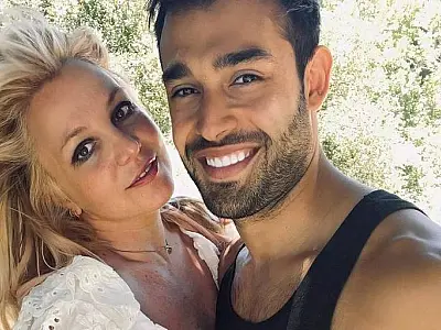 Britney Spears chama Sam Asghari de marido e aumenta rumores de casamento