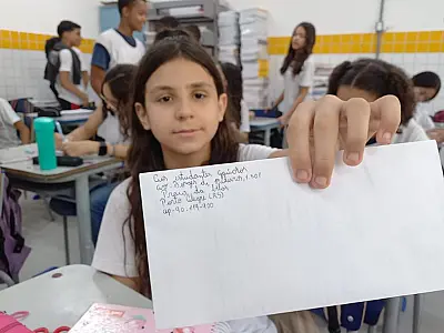 Escola da Área Continental incentiva doação de água mineral para vítimas do RS