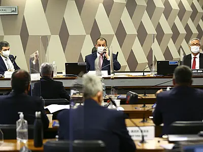 Gilmar Mendes anula arquivamento de ação contra Bolsonaro