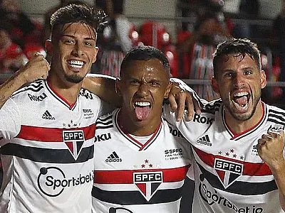 São Paulo busca virada contra o São Bernardo, goleia e avança à semifinal