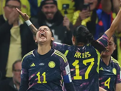 Colômbia vence para chegar às quartas pela primeira vez na história
