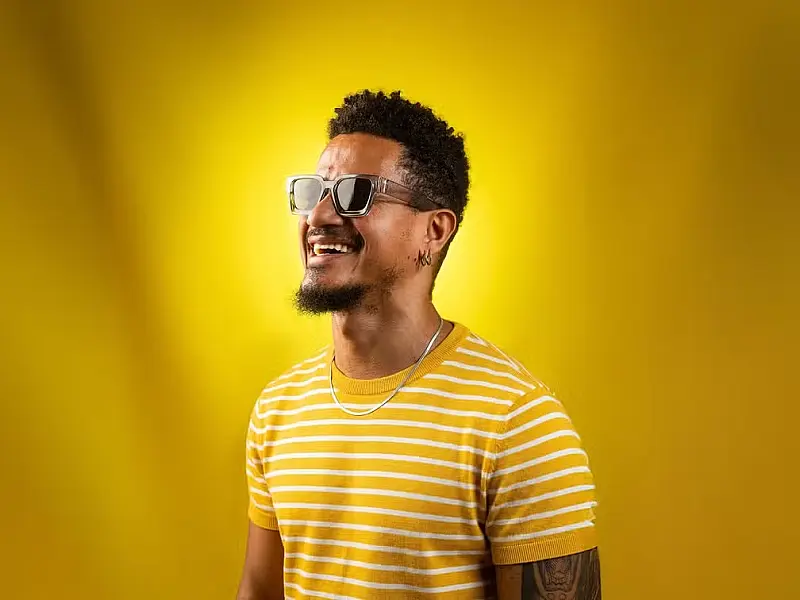 Zé Manoel leva o seu novo show "Do Sambalanço ao Pagode 90" ao SESC Santos