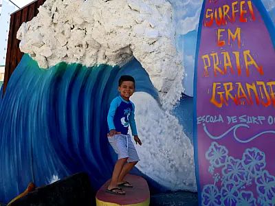 Escolas de Surf e Espaços Kids na orla de Praia Grande são revitalizados