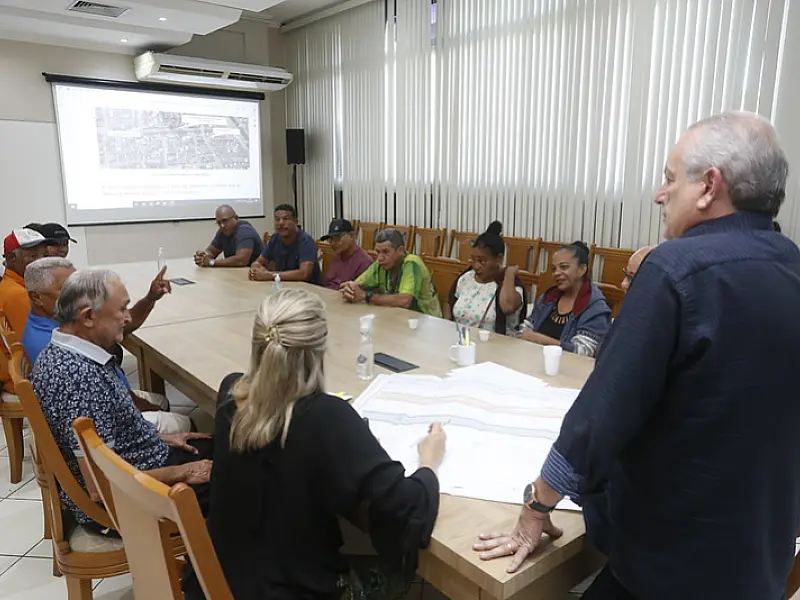 Moradores da Avenida São Jorge conhecem projeto de revitalização do canal