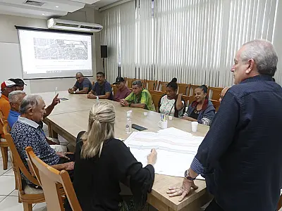 Moradores da Avenida São Jorge conhecem projeto de revitalização do canal