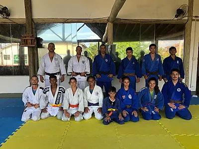 Judocas de Bertioga recebem visita de atletas olímpicos