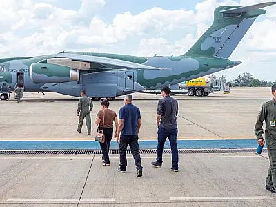 Terceiro avião trazendo brasileiros de Israel chega ao Brasil