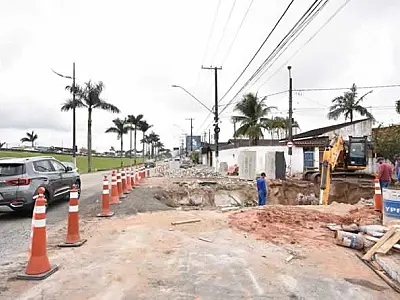 Trecho da Av. Dr. Roberto de Almeida Vinhas, no Bairro Tupi, fica interditado devido a obras