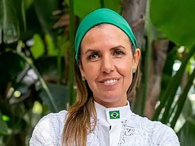 Morena Leite encerra evento de capacitação em Registro