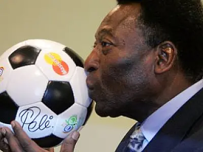 Preservado pela família, Edson manteve a fé por saber que Pelé é imortal