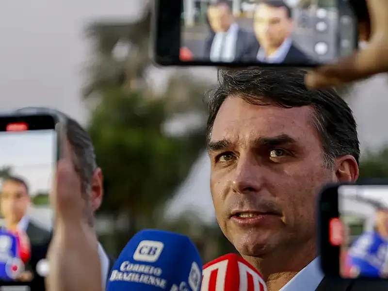 Moraes autoriza a visita dos filhos de Bolsonaro na PF