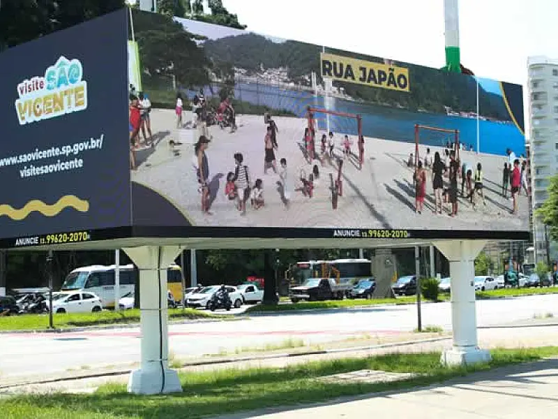 São Vicente à vista: Novo telão exibe belezas naturais da Primeira do Brasil na Praia do Itararé