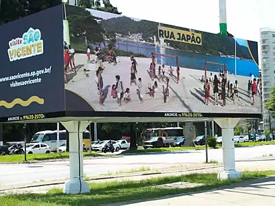 São Vicente à vista: Novo telão exibe belezas naturais da Primeira do Brasil na Praia do Itararé