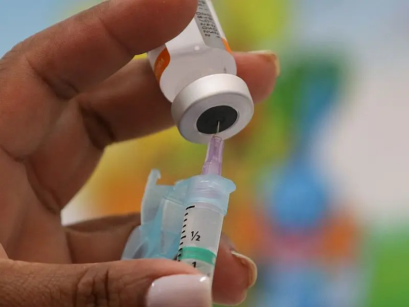 Rio vai receber 120 mil doses de vacinas para as crianças