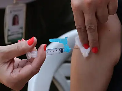 Vacina nacional contra covid está em fase avançada, diz ministra