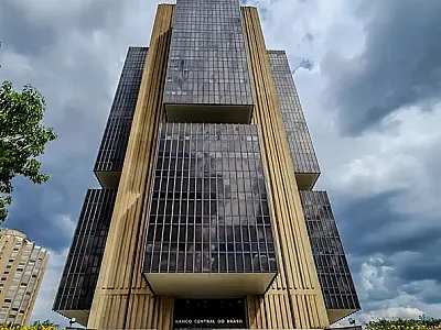 Copom eleva juros básicos da economia para 15% ao ano