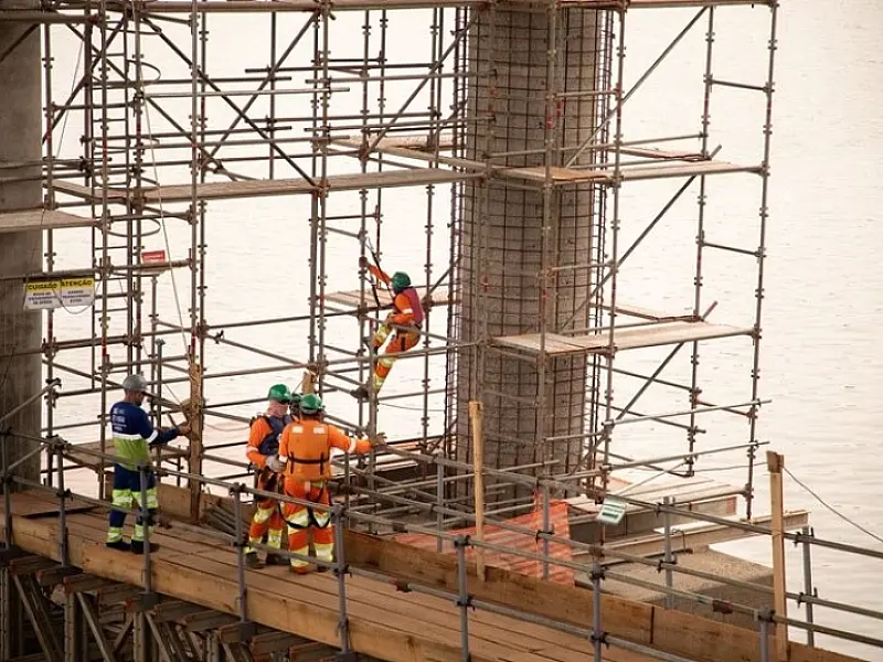 Desemprego atinge menor nível da série histórica e mercado de trabalho registra recordes em 2025