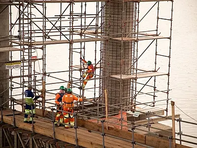 Desemprego atinge menor nível da série histórica e mercado de trabalho registra recordes em 2025