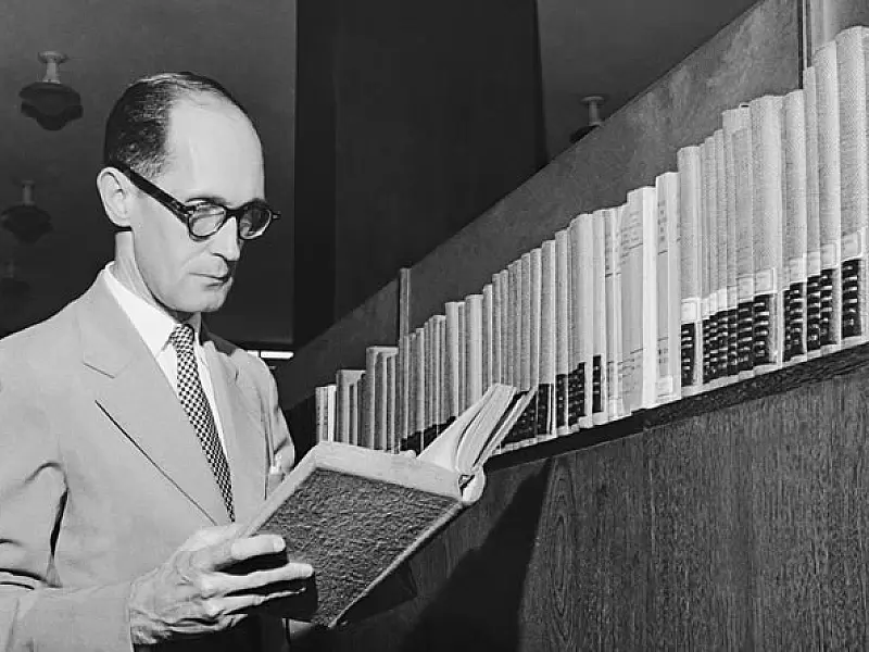 Carlos Drummond de Andrade moldou a poesia brasileira e transformou o cotidiano em arte