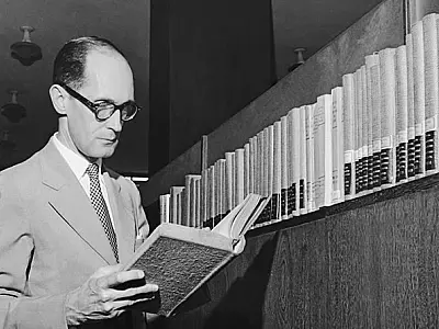 Carlos Drummond de Andrade moldou a poesia brasileira e transformou o cotidiano em arte