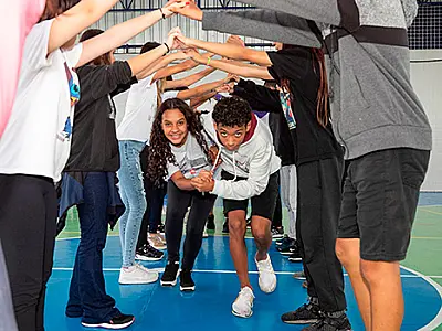 Alunos de três escolas municipais de PG apresentam quadrilha na Vila Junina