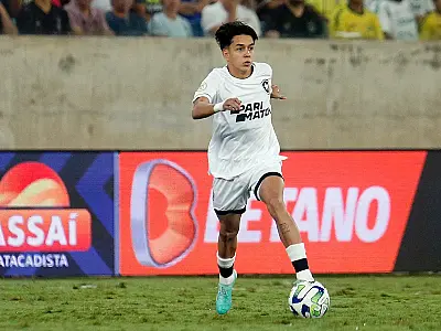 Xodó da torcida Matías Segovia ganha funk e embala boa fase do Botafogo