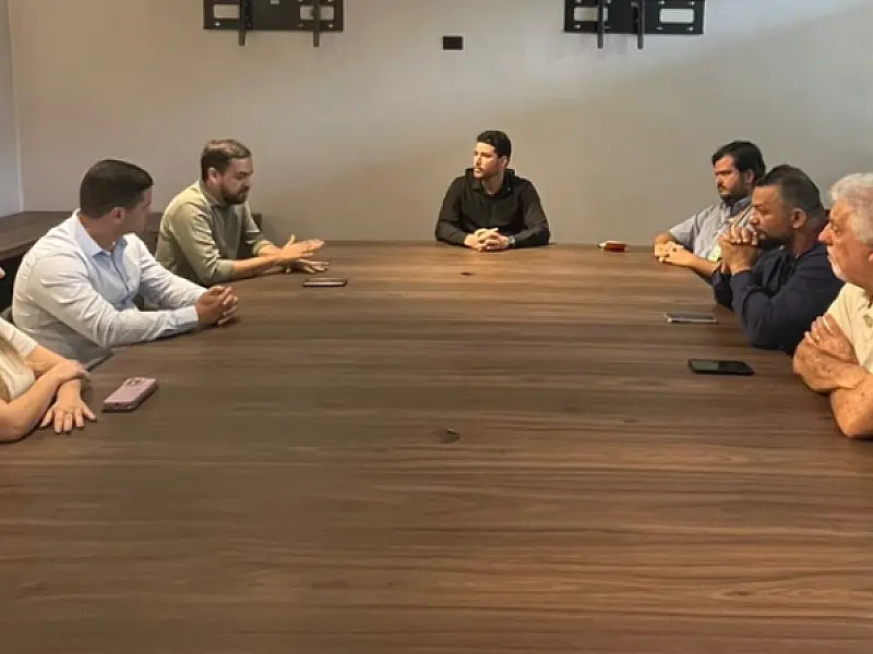 Edson Mota discute projeto de parque linear na Vila dos Pescadores com a iniciativa privada