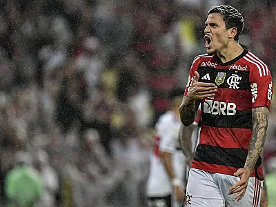 Torcida do Flamengo elege seus alvos e abraça Pedro após crise e eliminação