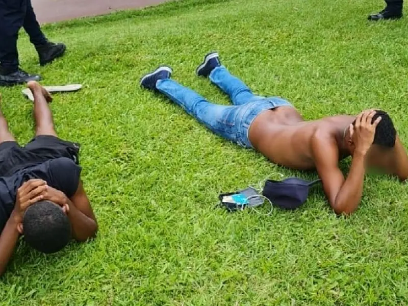 Adolescente é apreendido após tentar roubar idosa no calçadão da praia da Aparecida
