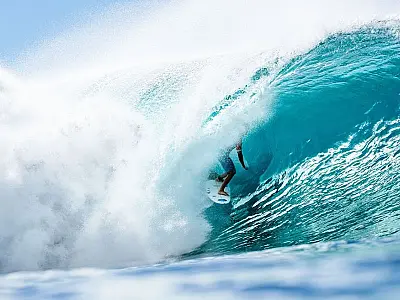 Miguel Pupo supera Ítalo Ferreira em duelo brasileiro em Pipeline