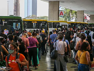 Taxa média de desocupação em 2022 ficou em 9,3%, diz IBGE