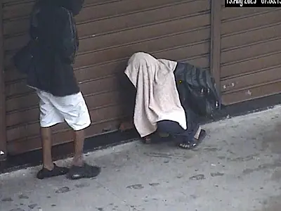 Câmeras de Santos flagram e dois homens são presos por tentativa de furto no Centro