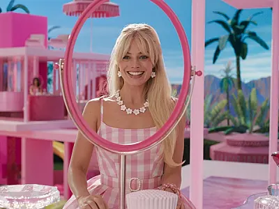 'Barbie' coroa onda de filmes de brinquedos e marcas, que vendem ingressos e produtos