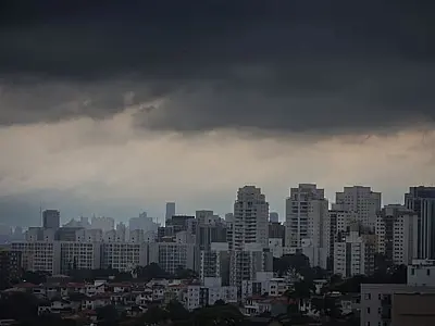 Defesa Civil alerta para tempestades, risco de queda de raios e ventos fortes em todo o estado de SP
