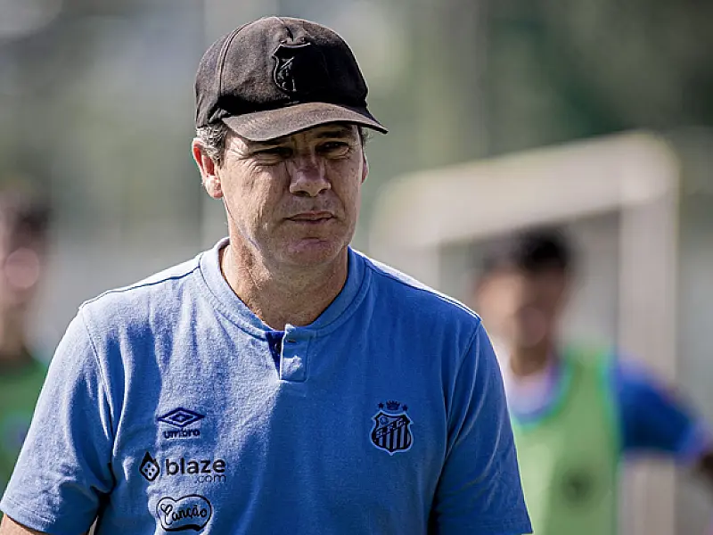 Técnico Elder Campos celebra conquista do Paulista Sub-17 no comando do Santos