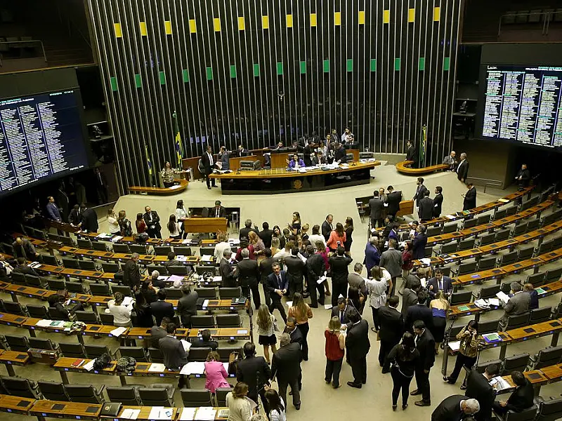 Estudo mostra como as parlamentares são ofendidas nas redes sociais