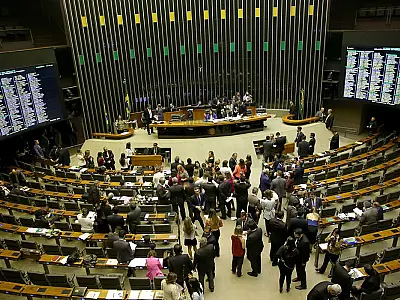 Estudo mostra como as parlamentares são ofendidas nas redes sociais