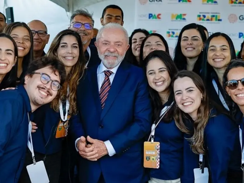 "Brasil pode ser um país imbatível na transição energética", diz Lula no Porto do Açu
