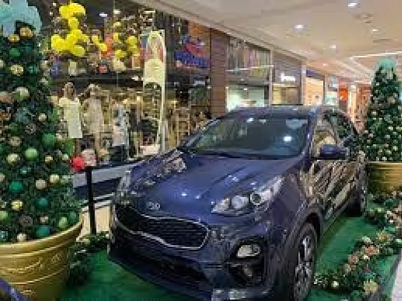 Clientes do Praiamar Shopping concorrem a carro 0 km durante campanha de Natal