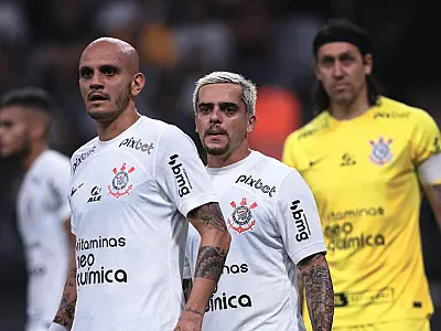 Corinthians monitora mercado e vê dificuldade para contratar laterais