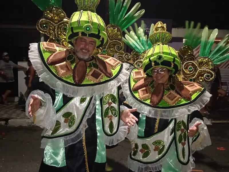Vicentina comemora aniversário desfilando pela União Imperial no Carnaval