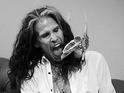 Steven Tyler é acusado de abuso sexual de menor e de acusá-la a forçar um aborto nos anos 70